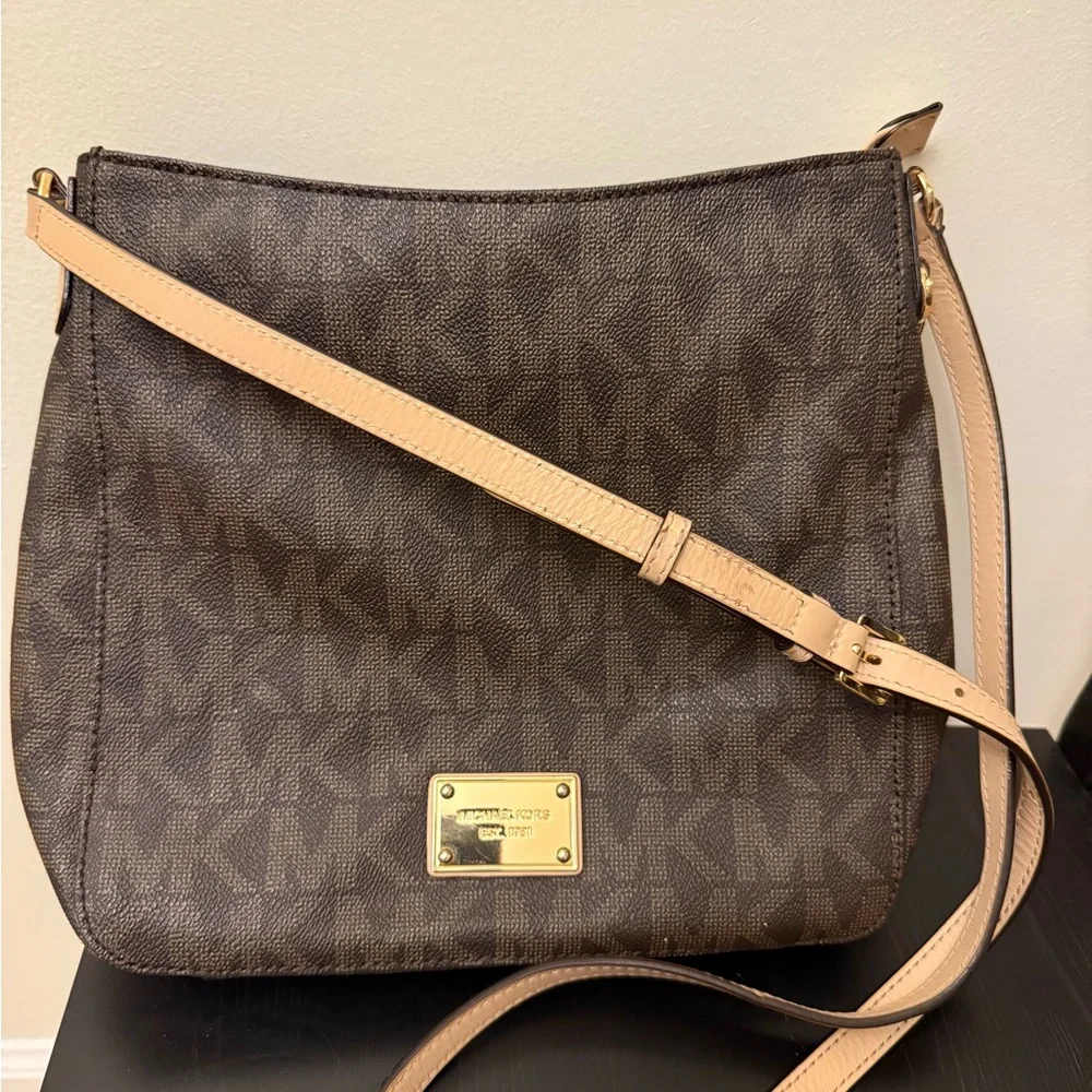 Michael Kors Brown Monogram Crossbody Bag with Gold Hardware Classic - Picture 3 of 16